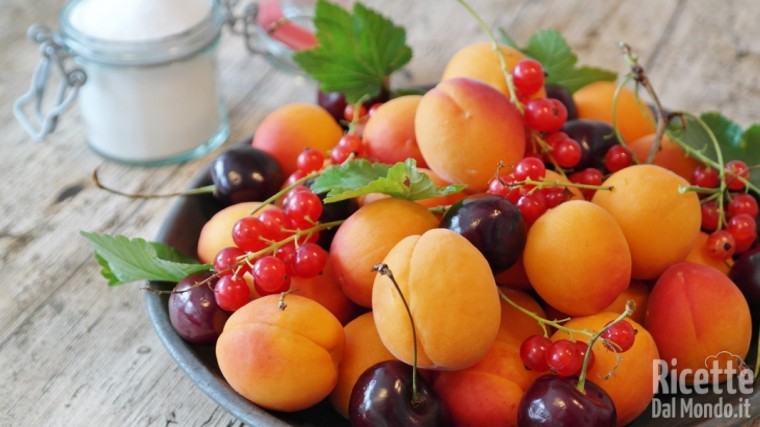 Frutta e verdura di giugno: frutta fresca