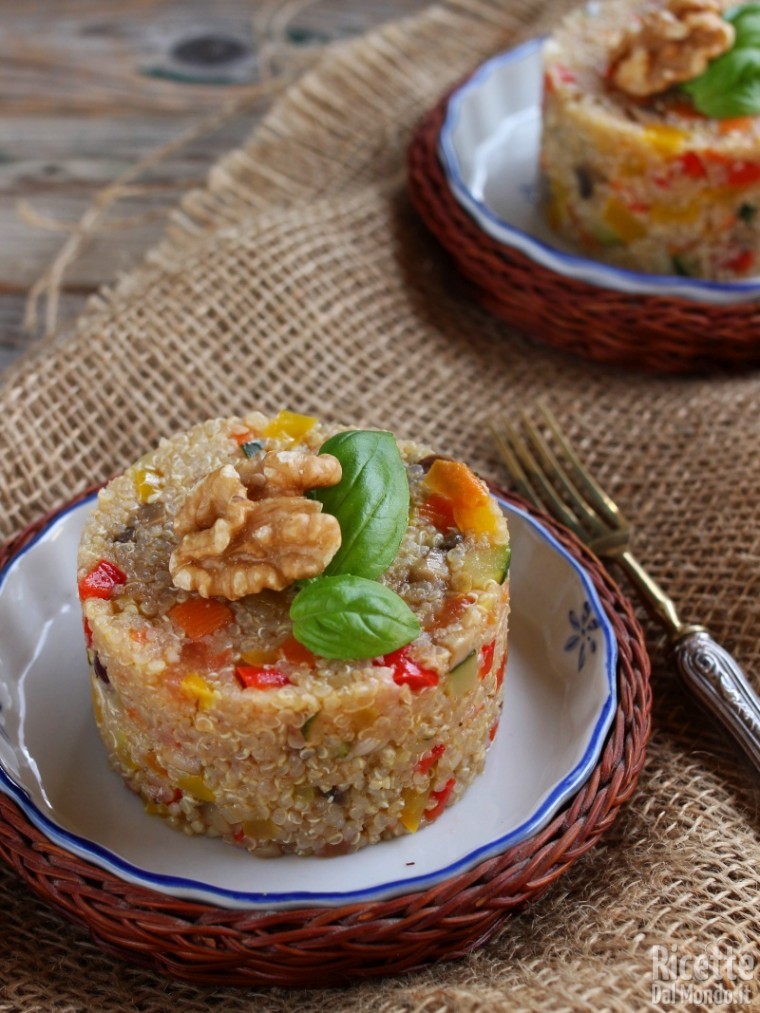 Semplici sformatini di quinoa con verdure vegani