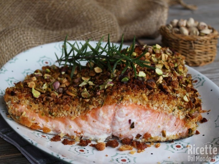 Ricetta salmone con pistacchi al forno