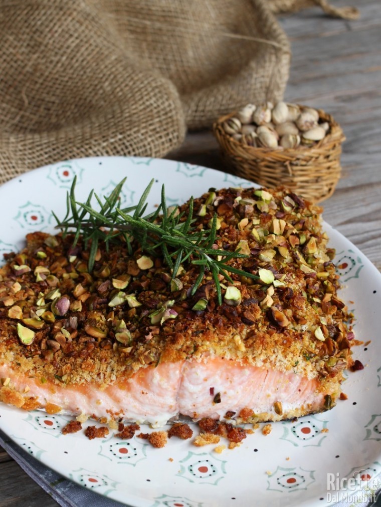 Come fare il salmone in crosta di pistacchi