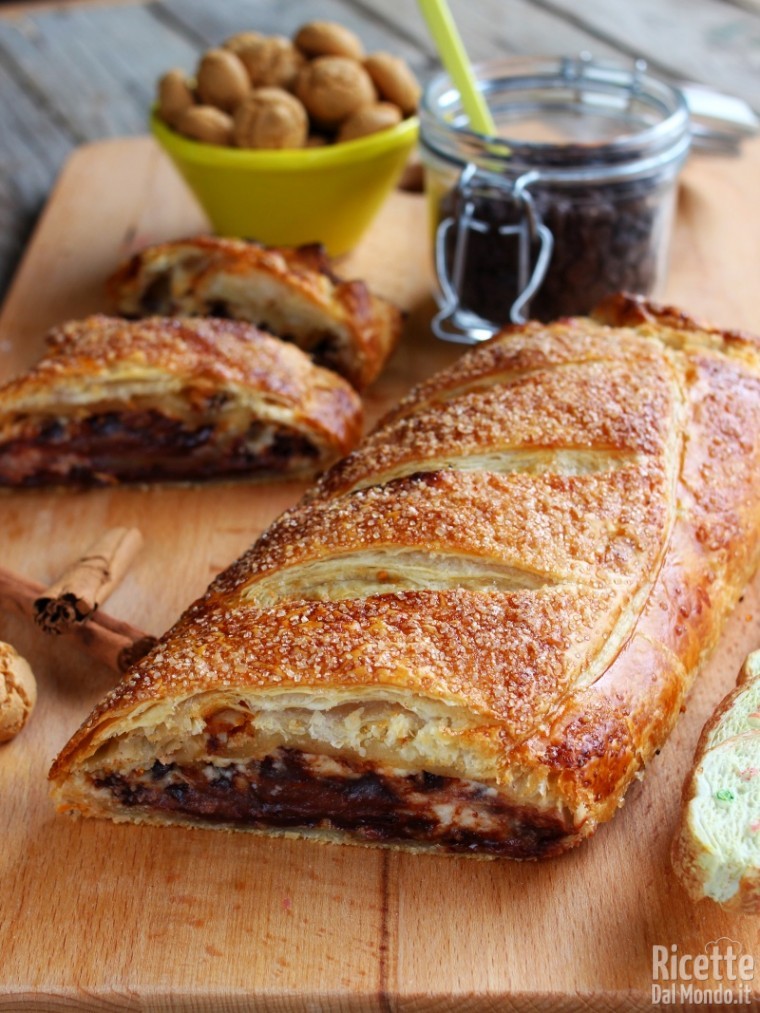 Come fare lo strudel di ricotta e gocce di cioccolato