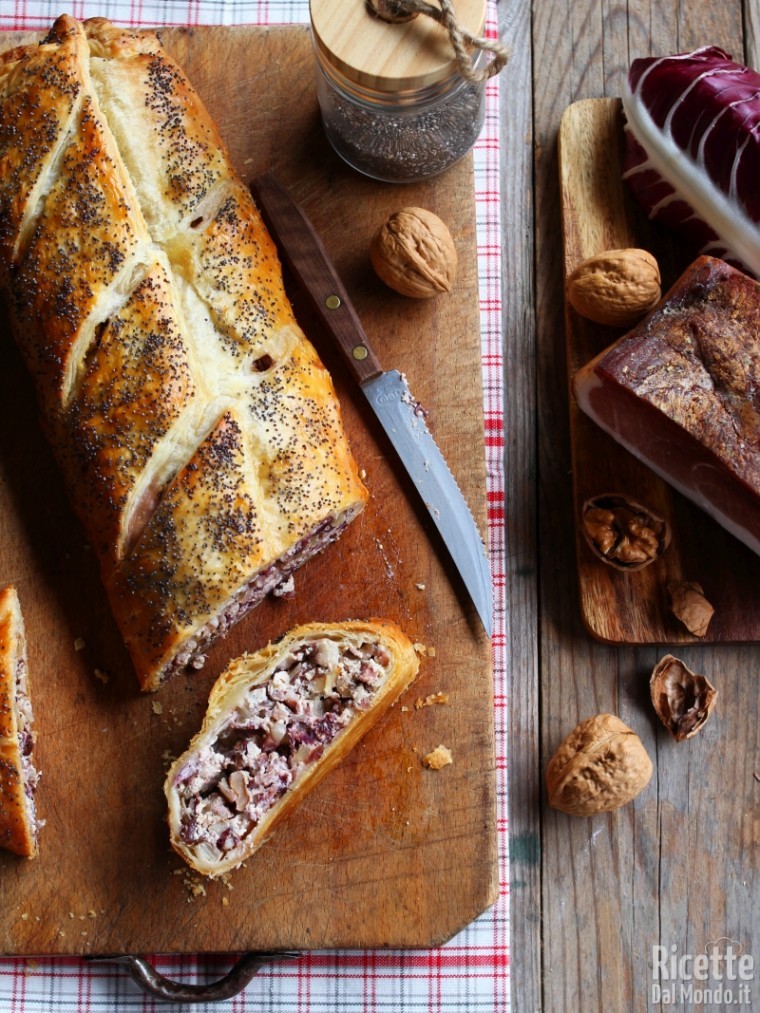 Ricetta strudel salato con radicchio, speck e noci
