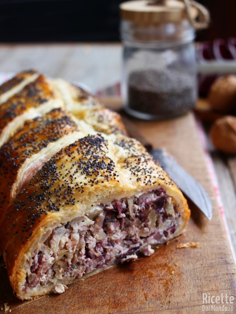 Come fare lo strudel salato con radicchio, speck e noci
