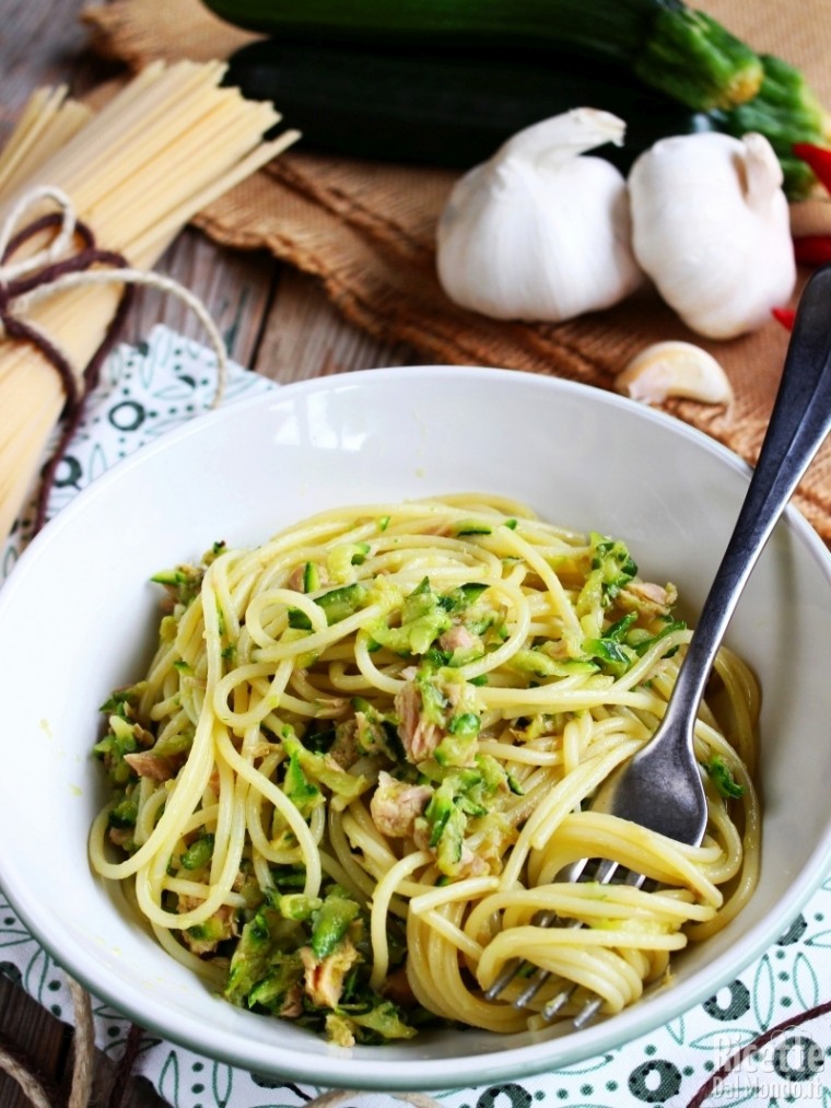 Come fare la pasta con tonno e zucchine