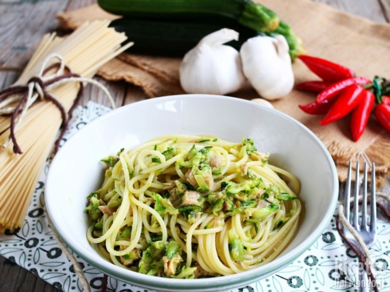 Ricetta Spaghetti con tonno e zucchine