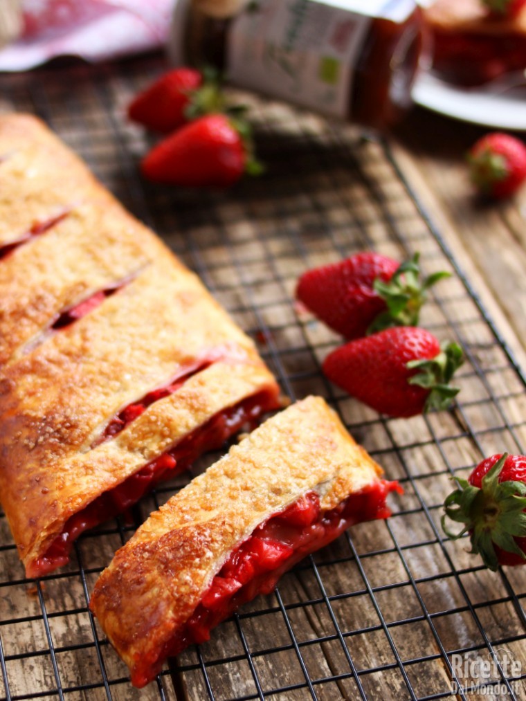 Come fare lo strudel con le fragole in 5 minuti