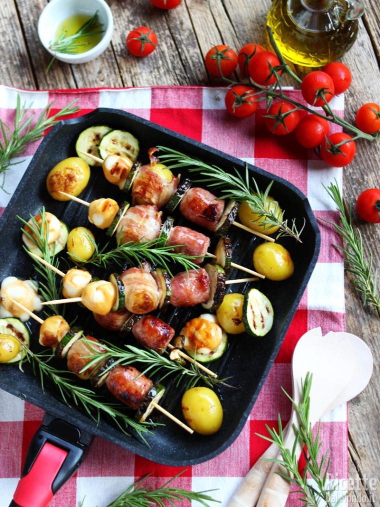 Ricetta spiedini di salsiccia e patate al bacon