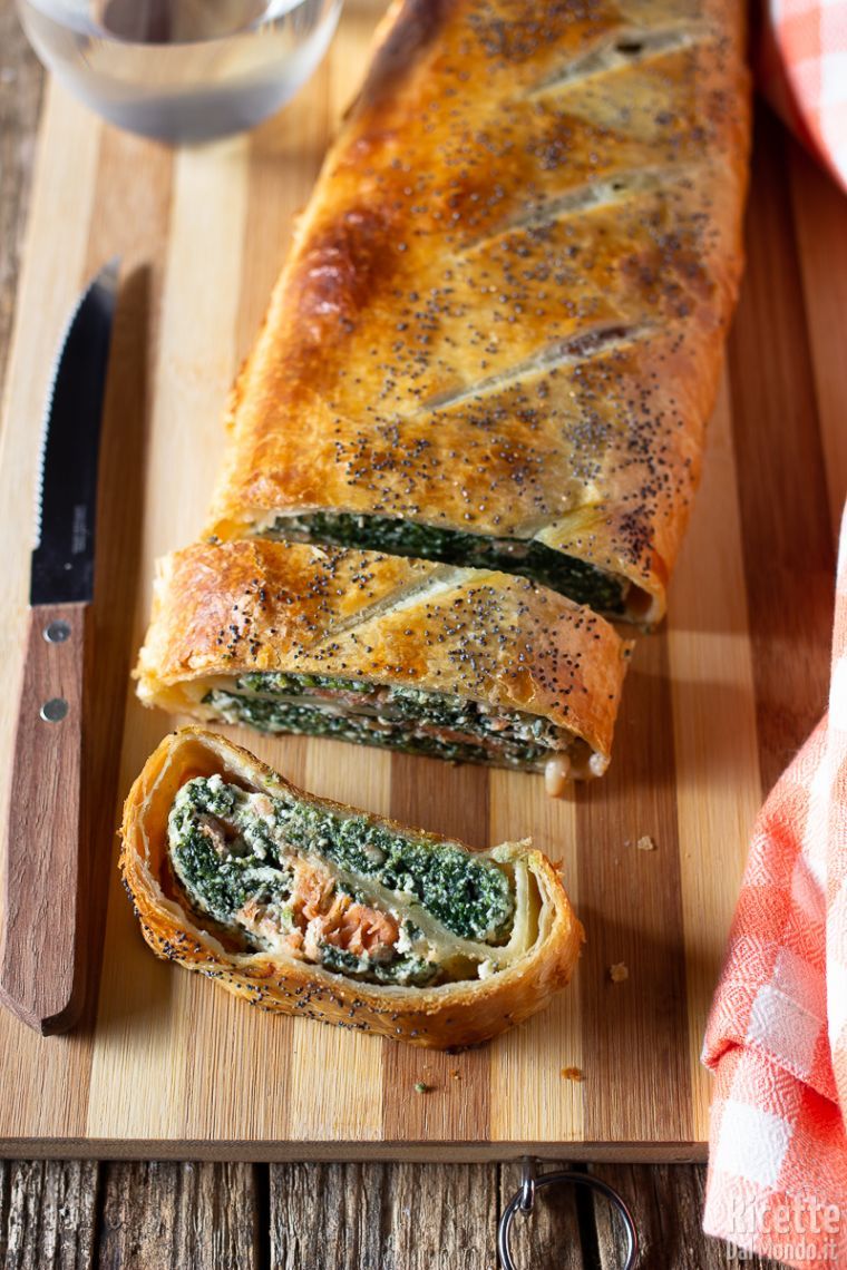 Come fare lo strudel di spinaci ricotta e salmone