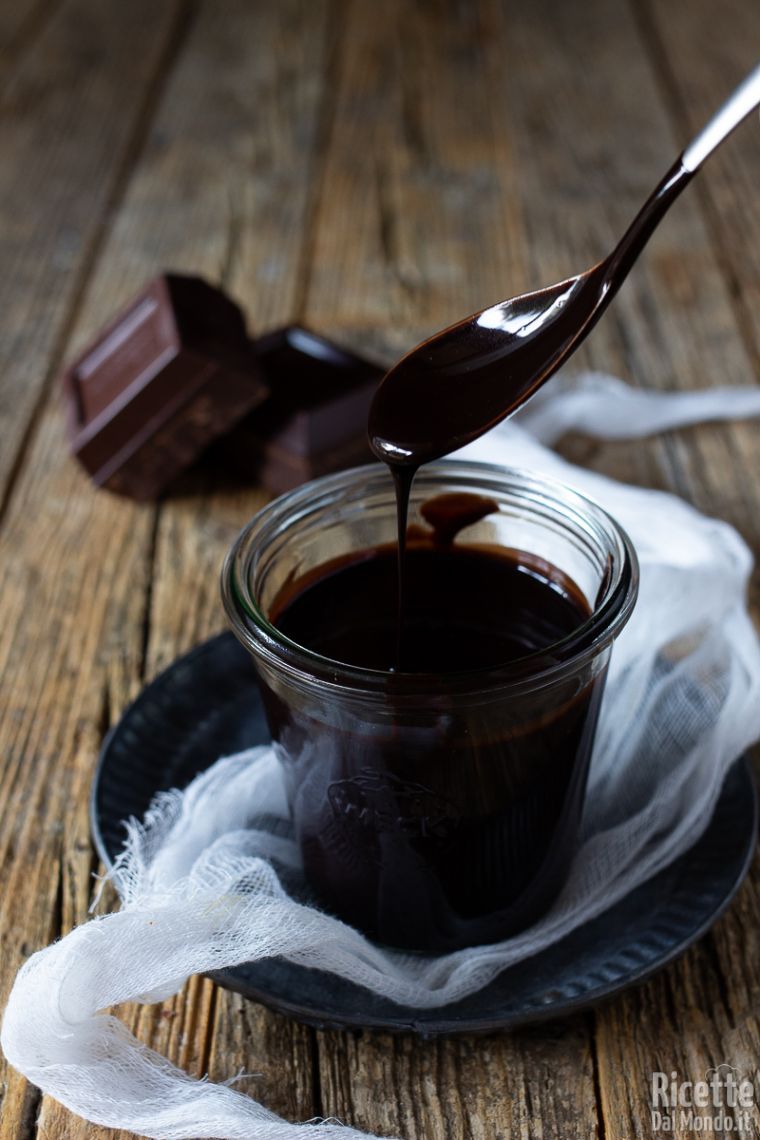 Come fare la salsa al cioccolato, topping al cioccolato
