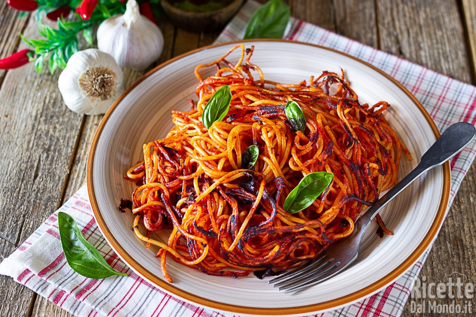 Spaghetti all'assassina (Ricetta originale pugliese) Piccanti e saporiti!