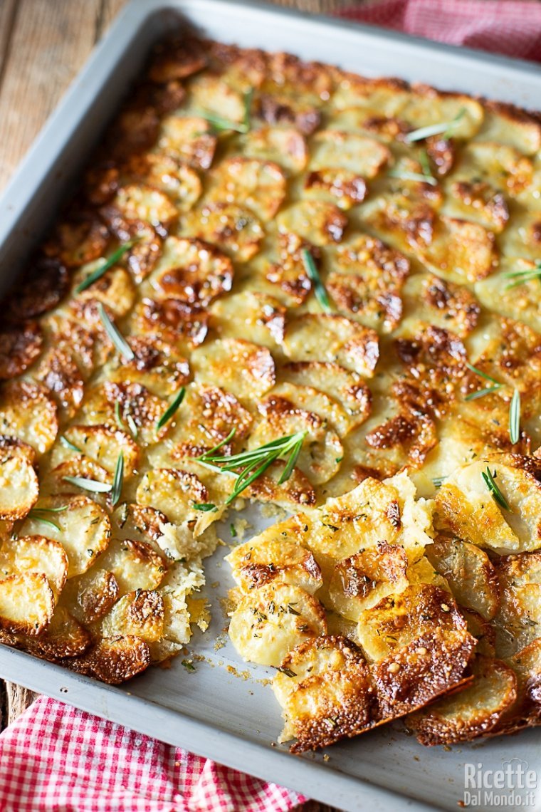 Ricetta schiacciata di patate e parmigiano
