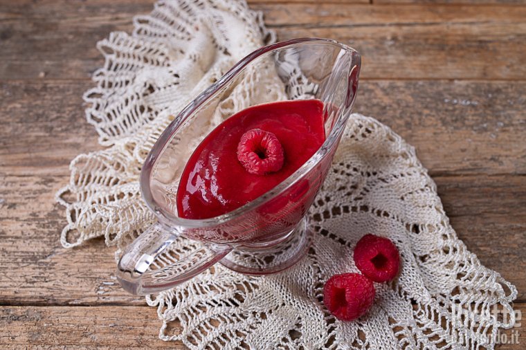 Salsa ai lamponi salata. Perfetta per accompagnare secondi piatti!