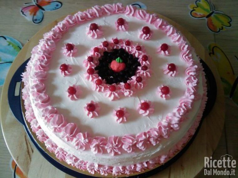 Torta di Compleanno con Crema ai Frutti di Bosco