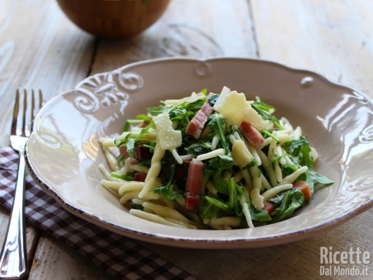 Ricetta trofie con rucola e speck