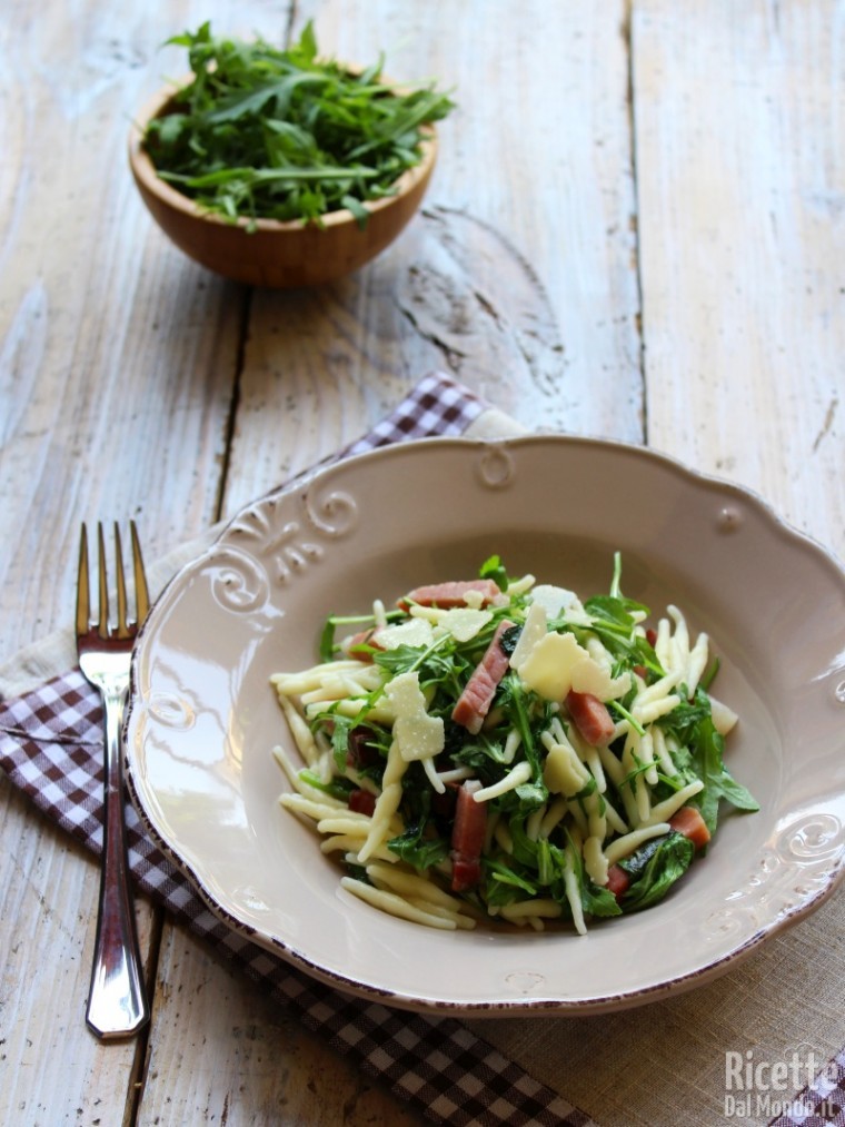Come fare le trofie con rucola e speck