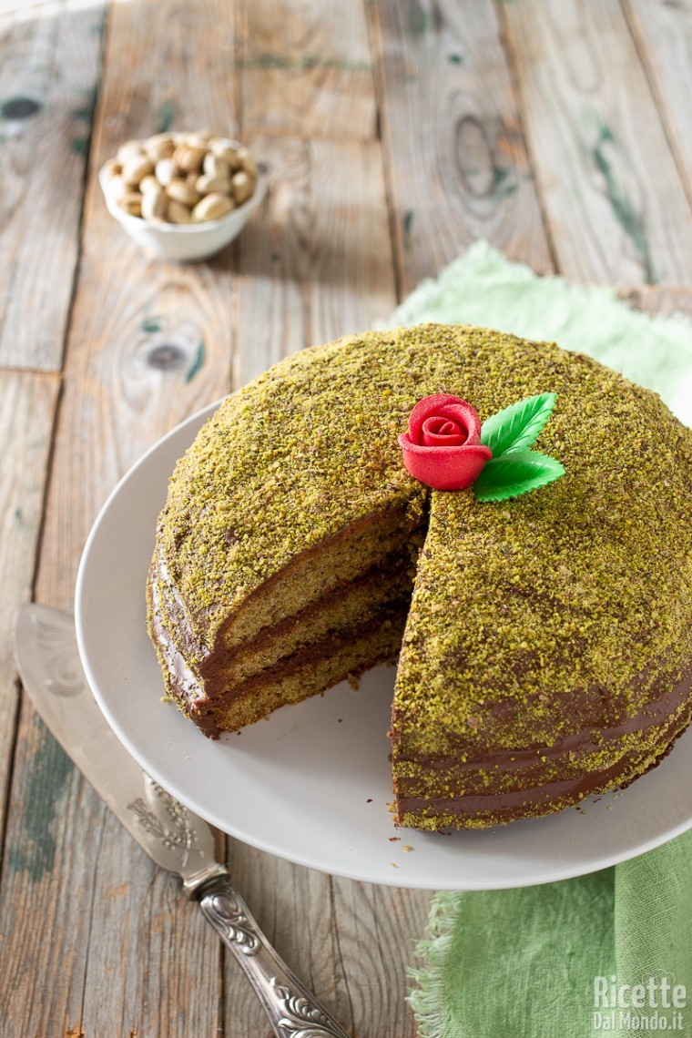 Come fare una torta al pistacchio farcita con la Nutella