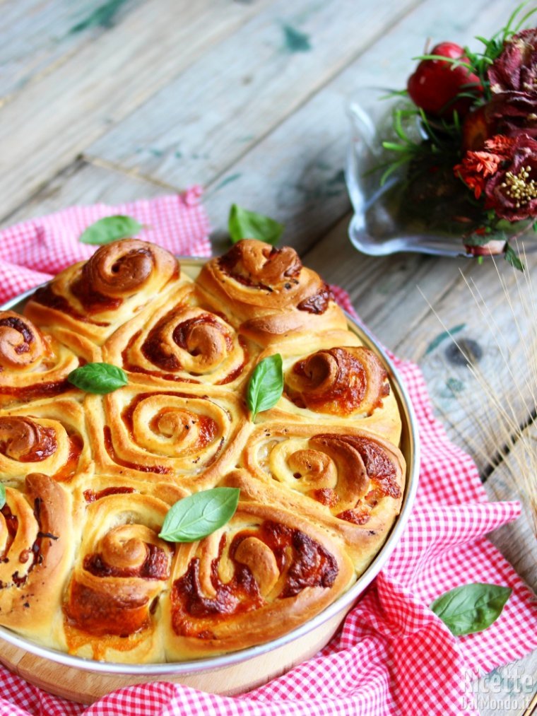 Soffice torta delle rose salata