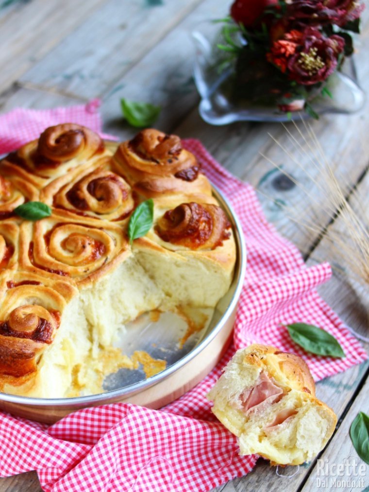 Semplice torta delle rose salata