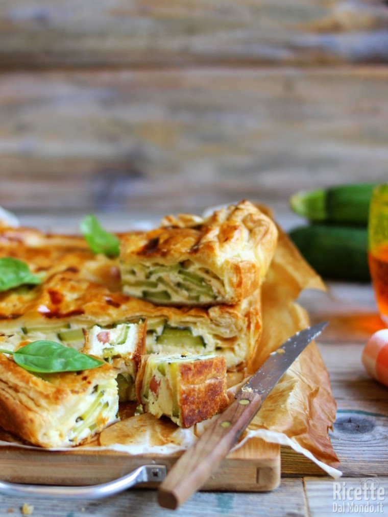 Come fare la torta salata zucchine e wurstel