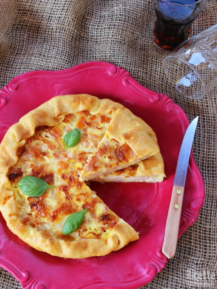 Come fare la Torta salata con salumi e mozzarella