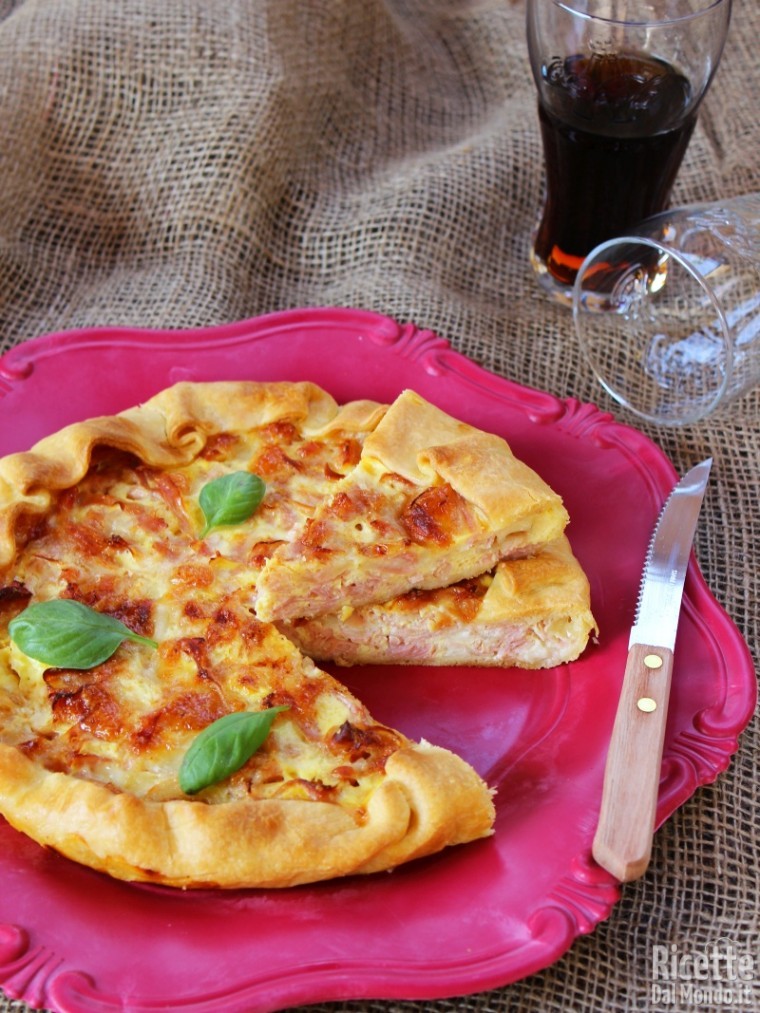 Torta salata con salumi e mozzarella semplice e veloce