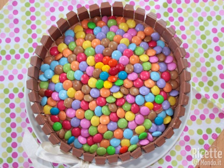 Torta Kit Kat e Smarties per Bambini