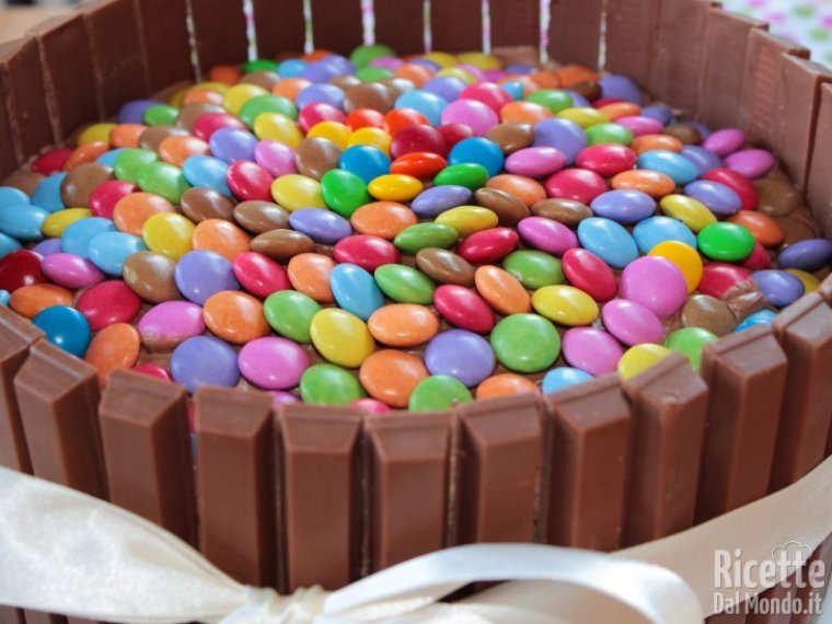 Torta Kit Kat e Smarties per Bambini 2