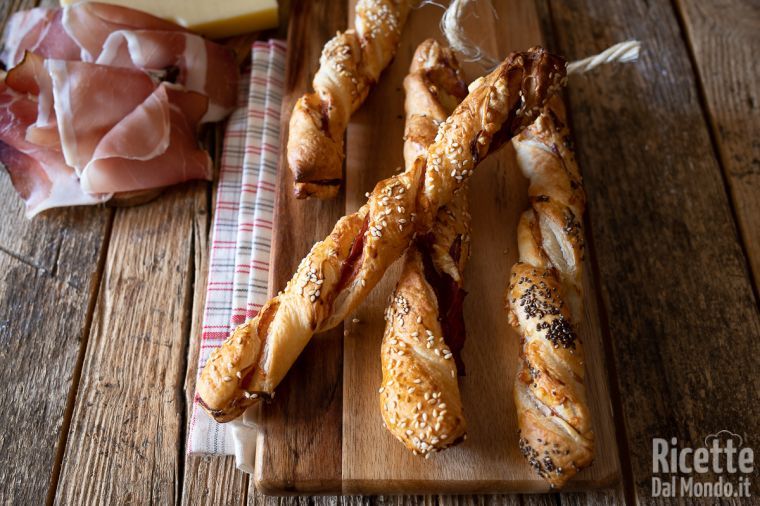 Antipasti Di Natale Trackidsp 006.Torciglioni Di Pasta Sfoglia Allo Speck Ricettedalmondo It