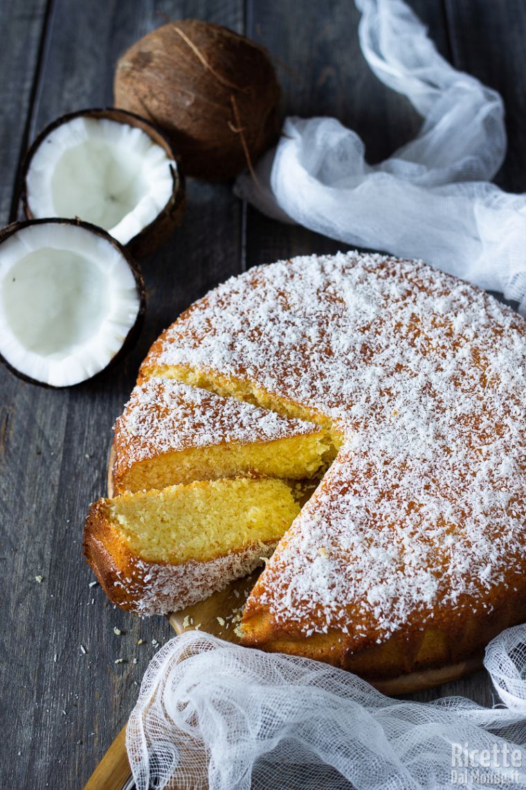 Come fare una torta al cocco soffice e leggera