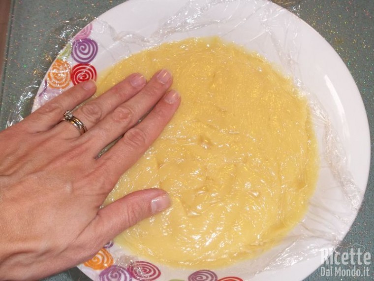 Torta di compleanno di pasta di zucchero 5