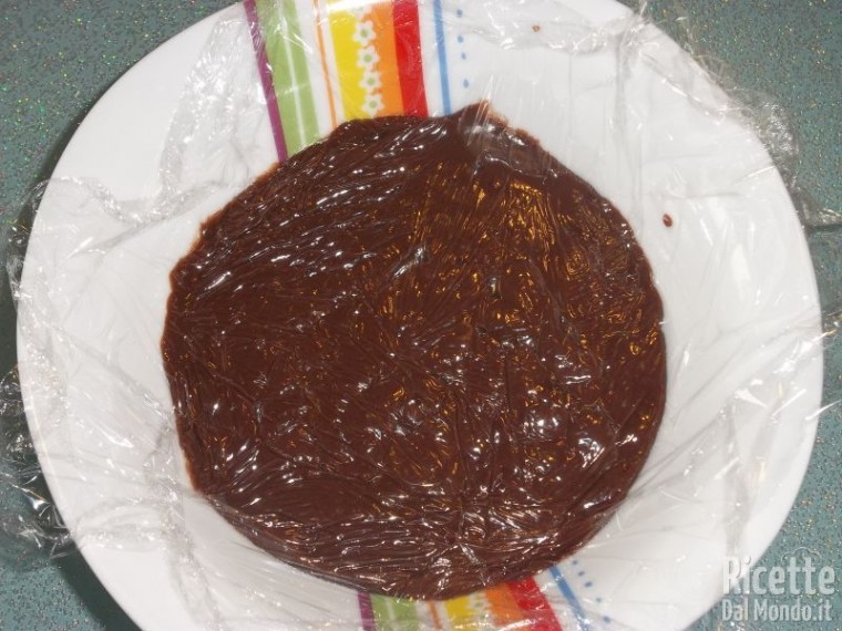 Torta di compleanno di pasta di zucchero 7