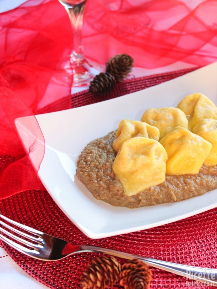Ricetta tortelli con cotechino su vellutata di lenticchie