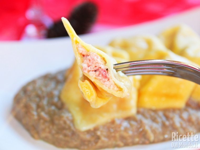 Come fare i tortelli con cotechino su vellutata di lenticchie