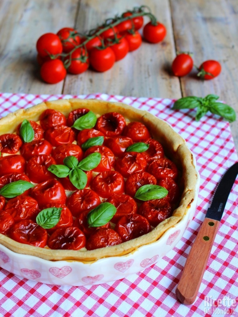 Come fare la torta salata con ricotta e pomodorini