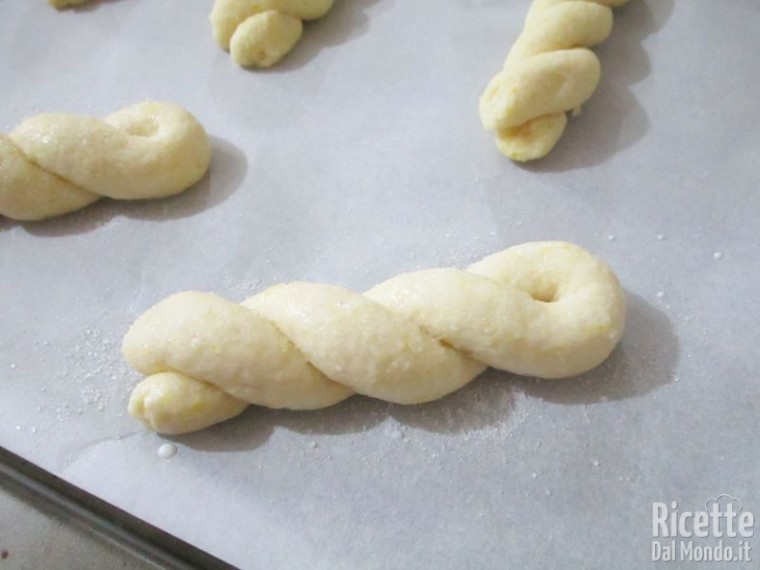 Treccine alla ricotta 8