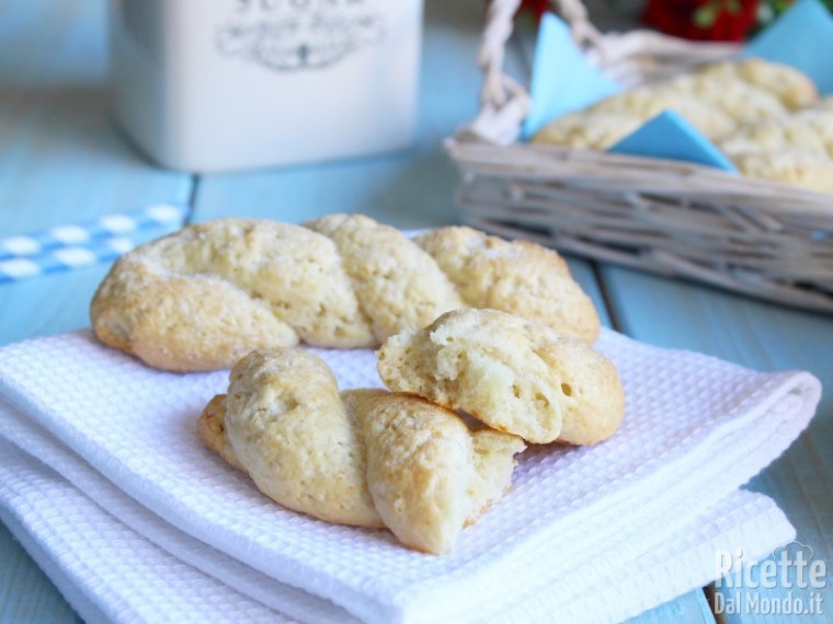 Ricetta treccine alla ricotta