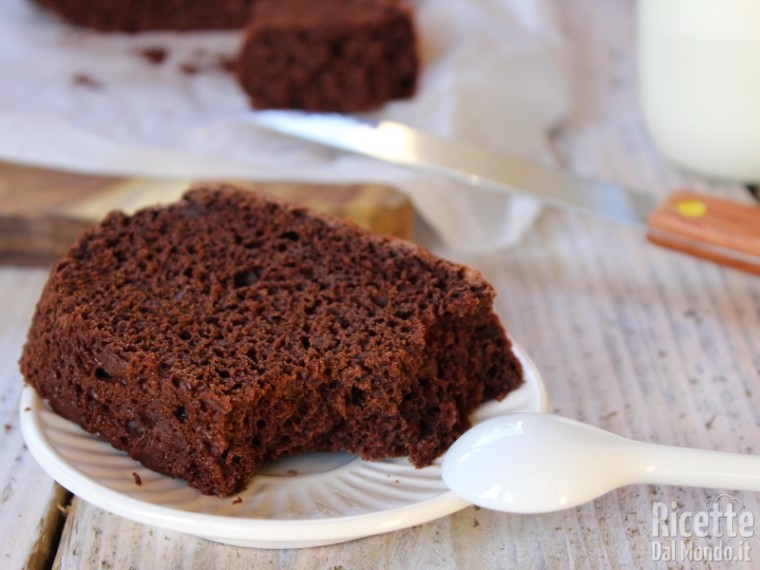 Ricetta torta al cioccolato senza lattosio e uova