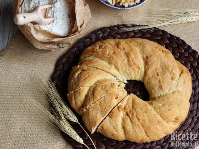 Tortano con ciccioli e sugna 10
