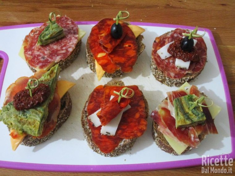 Tapas Spagnole Miste Con Salumi Ricettedalmondo It