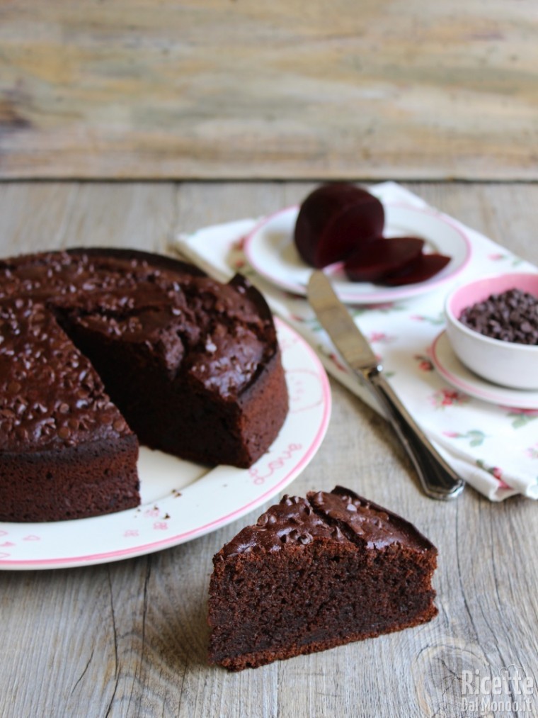 Come fare la torta di barbabietole e cioccolato