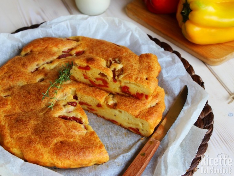 Torta salata di peperoni e yogurt soffice