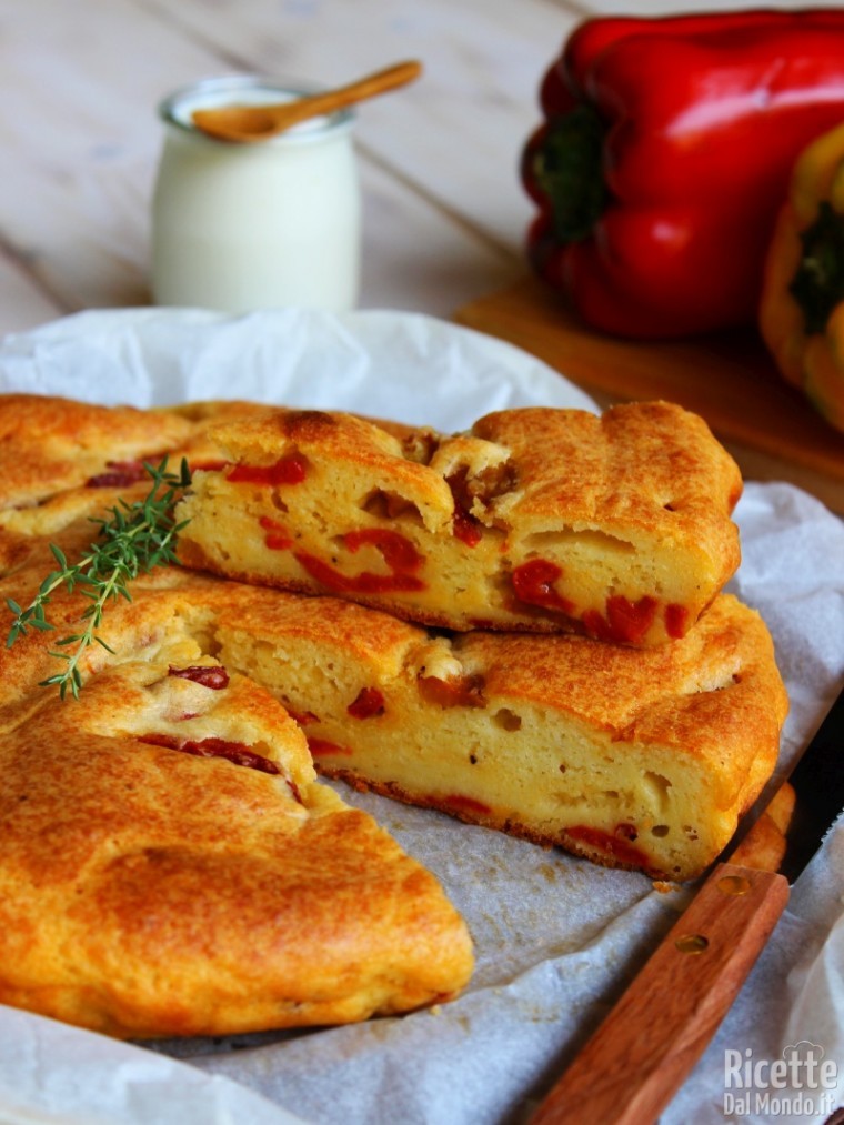 Torta salata di peperoni e yogurt greco