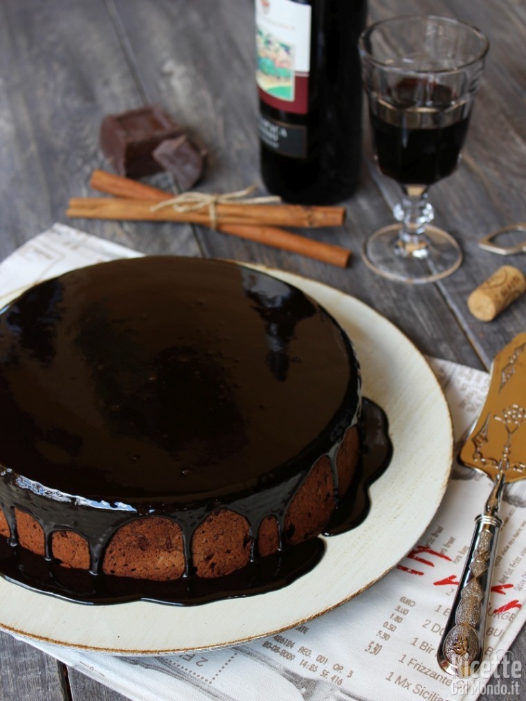 Torta morbida al cioccolato della vendemmia