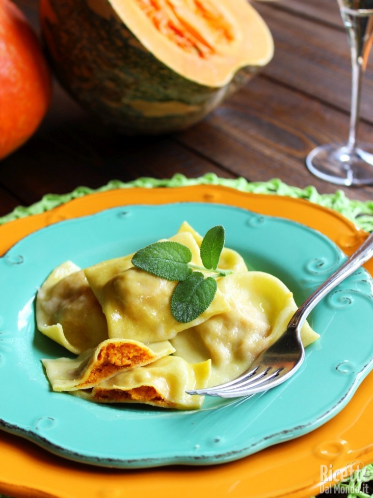 Ricetta Tortelli di zucca ripieni