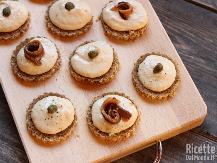 Tartine con mousse di tonno | RicetteDalMondo.it