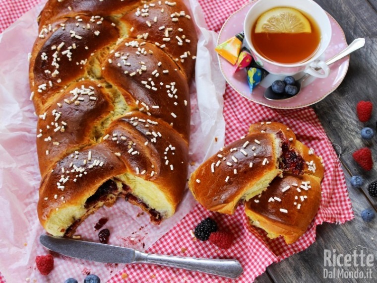 Treccia ai frutti di bosco soffice