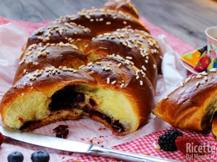 Treccia ai frutti di bosco morbida