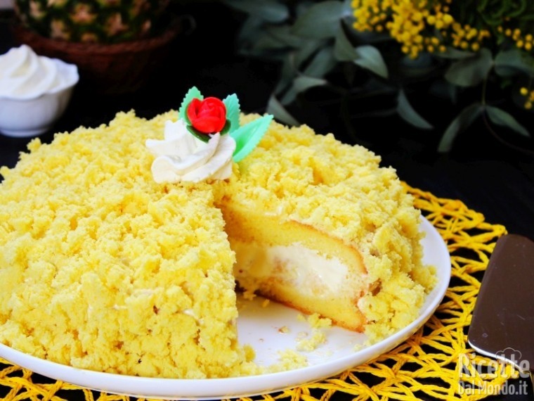 Torta mimosa all'ananas semplice