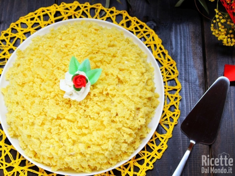 Torta mimosa all'ananas con crema