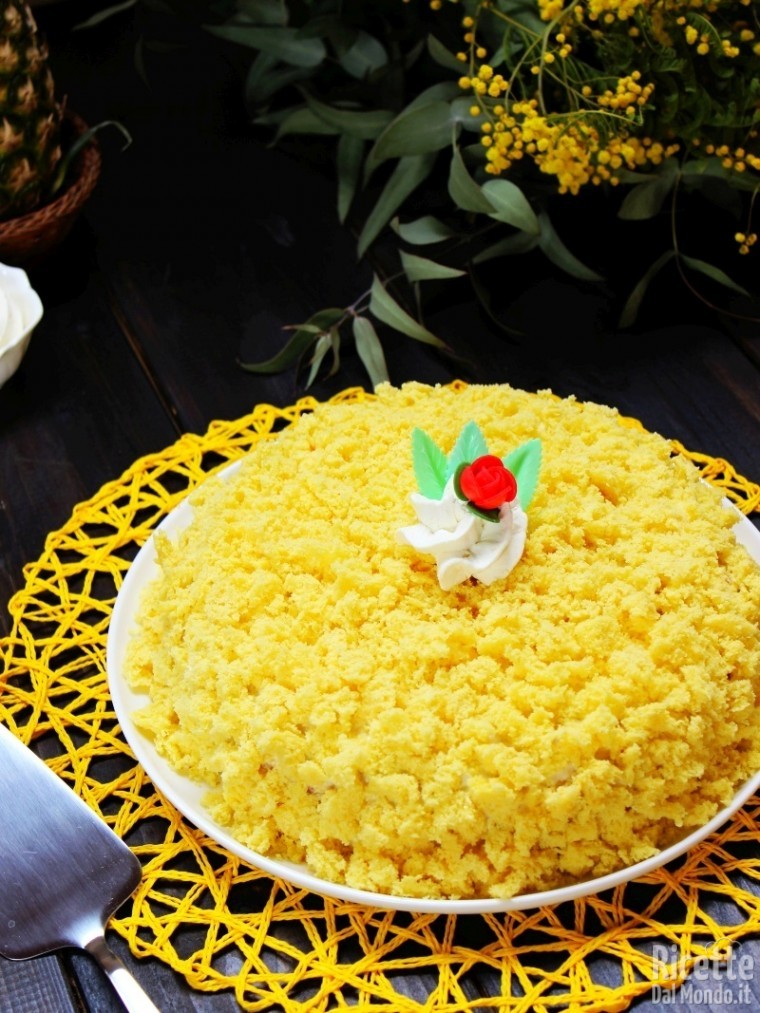 Torta mimosa all'ananas tradizionale